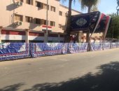 انتشار شرطى ووضع تندات لخدمة الطلاب أمام لجان الثانوية العامة بالأقصر.. صور