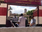 تفتيش طلاب الثانوية بالعصا الإلكترونية بكفر الشيخ وفحص أجهزة التابلت.. لايف