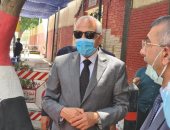 محافظ الجيزة يتفقد لجان مدرسة القومية بالعجوزة ويوجه بتوفير الهدوء للطلاب