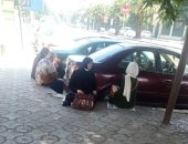 دموع ودعوات.. مشاهد أمهات طلاب الثانوية العامة فى أول يوم بالامتحانات.. صور