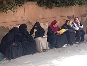 أدعية وقراءة قرآن أمام لجان امتحانات الثانوية العامة بالإسكندرية.. صور