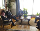 وزير الرى يبحث مع رئيس المجلس العربى للمياه مشاركته فى منتدى المياه بالإمارات