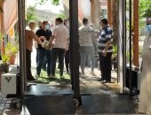 أولياء أمور طلاب الثانوية العامة يفترشون الأرض ويتلون القرآن أمام لجان الغربية.. لايف