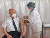 الرئيس التونسى يتلقى الجرعة الأولى من اللقاح المضاد لفيروس كورونا