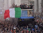 منتخب إيطاليا يحتفل بلقب يورو 2020 مع الجماهير فى شوارع روما.. فيديو وصور