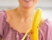 5 طرق مختلفة لاستخدام قشر الموز فى روتين جمالك.. أبرزها تبييض الأسنان