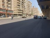 رصف البر الغربى لطريق المريوطية وإصلاح هبوط أرضى بالحوامدية فى الجيزة.. صور