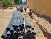 مدينة إسنا تستكمل دعم القرى بمبادرة "حياة كريمة" بتوصيل شبكات المياه.. صور
