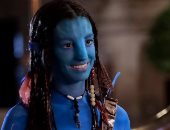 آن هاثاوى تتحول لشخصية Avatar فى شوارع نيويورك .. اعرف السبب