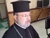 كاهن الكنيسة الأرثوذكسية بدمياط يشترى صك أضحية العيد.. فيديو