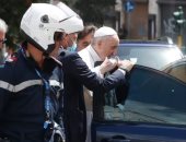 بابا الفاتيكان يغادر المستشفى بعد إجراء عملية جراحية لإزالة نصف القولون.. صور