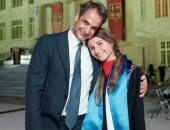 رئيس وزراء اليونان يحتفل بتخرج ابنته من المدرسة: وبدأت رحلة جميلة جديدة.. صورة