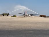 مطار بورسعيد يستقبل أول رحلة طيران داخلية بتقليد رش المياه