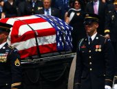 مراسم عسكرية لدفن رفات مقاتل أمريكي فقد حياته في الحرب الكورية