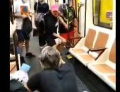 شاب أسبانى يعتدى عل ممرض فى مترو مدريد طلب منه ارتداء الكمامة.. فيديو