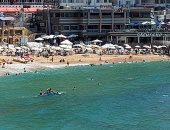 إزاى تقضى إجازة عيد الأضحى على بحر الإسكندرية بأرخص الأسعار.. الشواطئ تبدأ من 5 إلى 25 جنيها للفرد.. الوحدات المصيفية من 200 إلى 700 جنيه فى اليوم.. والمحافظ يشدد على حملات مراقبة الشواطئ.. فيديو وصور