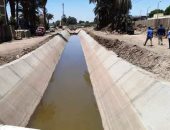 تبطين الترع شريان الحفاظ على المياه.. 60مجرى مائي بالأقصر.. والمنيا تعمل فى 104 بإجمالى 390 كم بتكلفة مليار جنيه.. وتبطين 35 ترعة بأطوال 180 كم بتكلفه 570 مليون جنيه بالشرقية.. واعتماد 1.7 مليار جنيه بكفر الشيخ