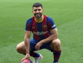 برشلونة ينفى أنباء اعتزال أجويرو لإصابته فى القلب