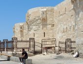 ركوب خيل وعجل وحنطور.. مظاهر العيد بساحة قلعة قايتباى فى الإسكندرية (لايف)