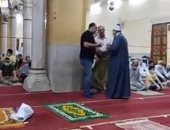 مساجد القليوبية تستقبل المصلين بالكمامة والمصلية لأداء صلاة عيد الأضحي.. لايف