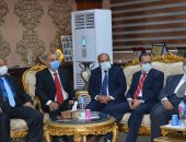 محافظ المنيا يستقبل عددا من القساوسة والمطارنة للتهنئة بعيد الأضحى.. صور