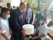 محافظ القاهرة يوزع اللحوم والهدايا على الأيتام بمصر القديمة