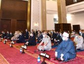 بدء صلاة العيد بمسجد مالك الملك بالعلمين الجديدة بحضور الرئيس السيسي