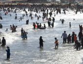 شاهد استمتاع المصيفين بشواطئ رأس البر فى ثالث أيام عيد الأضحى المبارك