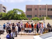 تباين آراء الطلاب حول امتحان مادة الفيزياء بالمنيا.. صور