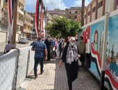 توافد طلاب الثانوية العامة على اللجان بكفر الشيخ لأداء امتحان الفيزياء.. لايف