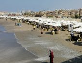 إقبال كبير على شاطئ بورسعيد.. وهذه أسعار ليالى المصيف.. فيديو وصور