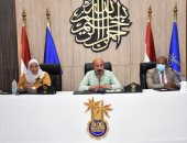 محافظ أسوان يبحث مع رؤساء المدن معدلات تنفيذ مشروعات "حياة كريمة".. صور