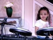 تامر حسنى يشيد بالطفلة آسيا عازفة الدرامز: بنوتة عسل وأخدت قلبى "فيديو"