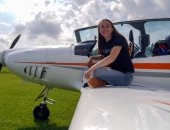 بلجيكية تخطط لدخول جينيس كأصغر إمراة تقود طائرة بمفردها حول العالم.. صور