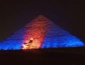 إضاءة الأهرامات باللون الأزرق والبرتقالى بمناسبة اليوم العالمى للكبد