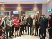 بالورود.. مطار القاهرة يستقبل أبطال مصر هداية ملاك وسيف عيسى "ألبوم صور"