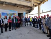 وفد تنسيقية شباب الأحزاب يزور العاصمة الإدارية الجديدة.. قدم درع تكريم للواء أحمد زكى عابدين.. وتفقد مقر مجلس النواب الجديد والكاتدرائية والبرج الأيقونى.. وأعضاؤه يؤكدون: مشروع عملاق تحقق بفضل الإرادة السياسية