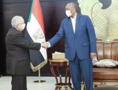 وزير خارجية الجزائر لرئيس مجلس الانتقالي السوداني: مستعدون للمساهمة في حلول سلمية بالمنطقة