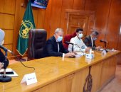 محافظ القليوبية يعقد اجتماعا لمتابعة نسب تنفيذ مشروعات "حياة كريمة".. صور