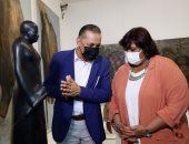 وزيرة الثقافة تفتتح الدورة الـ42 من المعرض بقصر الفنون.. صور