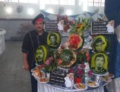 قارئ يبرز موهبته بنحت صورة محمد صلاح على البطيخ   