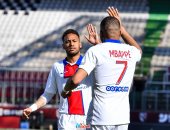 باريس سان جيرمان يستعيد مبابي ونيمار ضد ستراسبورج في الدوري الفرنسي