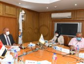 محافظ قنا يترأس اجتماع متابعة تنفيذ مشروعات حياة كريمة