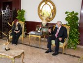 سفير بغداد بمصر يبحث مع رئيسة اتحاد المستثمرات العرب فرص إعادة إعمار العراق
