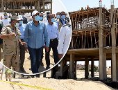 رئيس الوزراء يتفقد مشروعات "حياة كريمة" بقريتى الأبطال والسلام بالقنطرة شرق بالإسماعيلية.. مصطفى مدبولى: مشروعات المبادرة الرئاسية تمس حياة الناس بصورة وثيقة.. ويؤكد: الحكومة ماضية فى متابعة المشروعات القومية