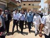 أحد أطفال قرية الأبطال بالإسماعيلية لرئيس الوزراء: مستنيك أسلم عليك ..فيديو