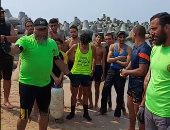 تدريبات عملية للغطاسين على شواطئ الإسكندرية لإنقاذ الغرقى.. لايف