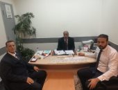 جمارك مطار القاهرة تضبط محاولتى تهريب عدد من الأقراص وزجاجات سوائل مخدرة