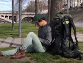 شاب فرنسي يسير على الأقدام 6 آلاف كيلو متر للعثور على عائلته فى روسيا.. فيديو