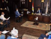 محافظ الأقصر يلتقى مدير التخطيط بوزارة التنمية لبحث دعم قرى "حياة كريمة"